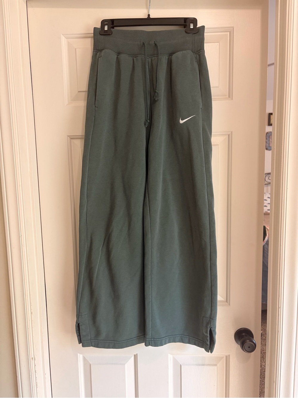 Nike Kids Dark Green Wide-Leg Sweatpants with White Swoosh